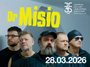 Plakat koncertowy z napisem „Dr Misio”. Na grafice pięciu mężczyzn w ciemnych ubraniach, ustawionych obok siebie na neutralnym tle. Na dole widoczna data „28.03.2026”. W prawym górnym rogu logo „35-lecie” oraz napis „Centrum Kultury Biblioteka Publiczna Gminy Suchy Las”.